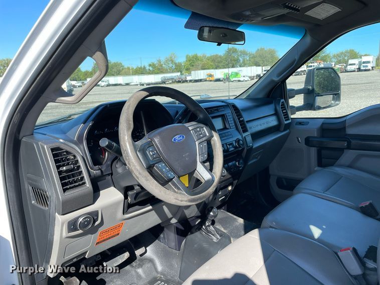 image for item LV9106 2017 Ford F550 Super Duty Crew Cab utility / service truck