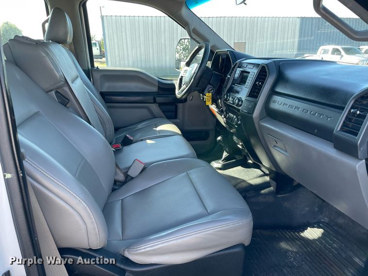 image for item LV9106 2017 Ford F550 Super Duty Crew Cab utility / service truck