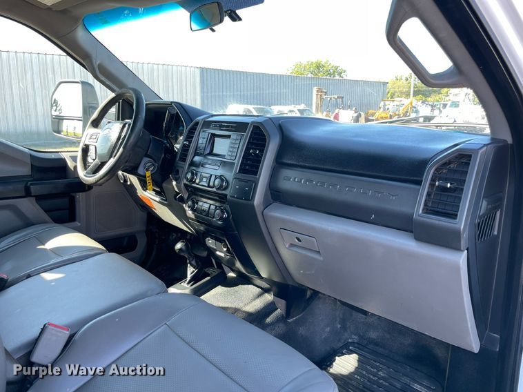 image for item LV9106 2017 Ford F550 Super Duty Crew Cab utility / service truck