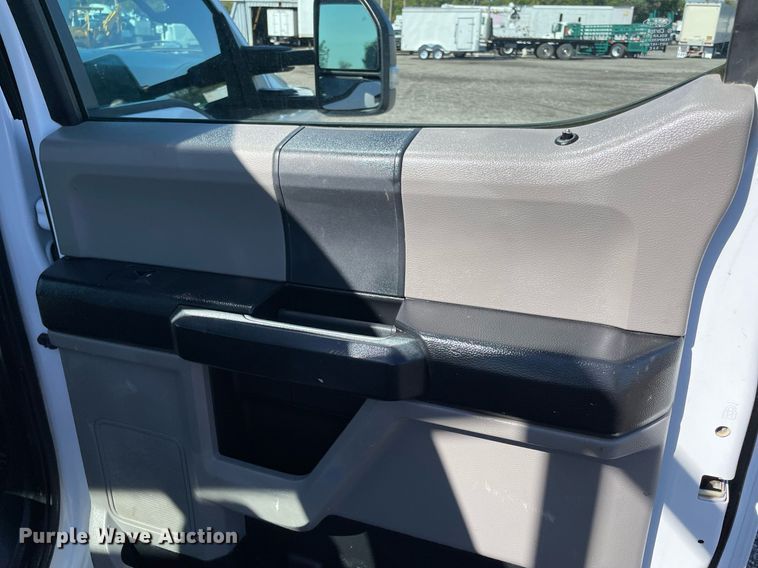 image for item LV9106 2017 Ford F550 Super Duty Crew Cab utility / service truck