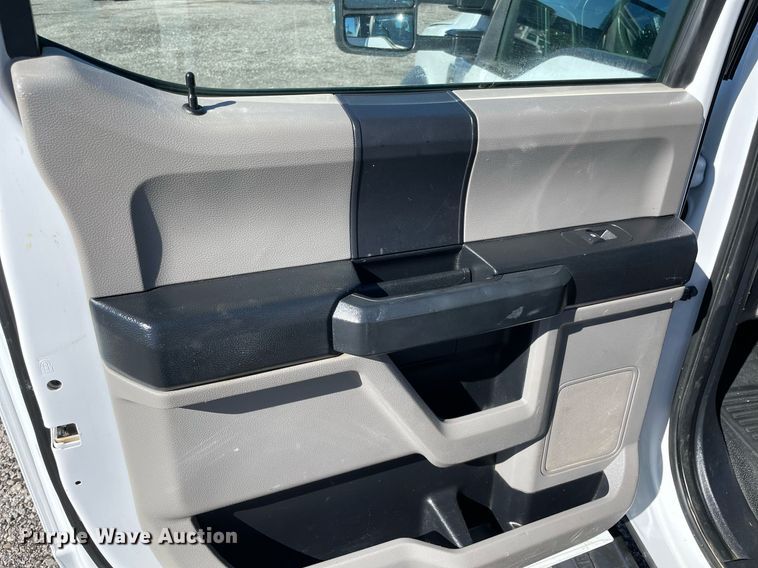 image for item LV9106 2017 Ford F550 Super Duty Crew Cab utility / service truck