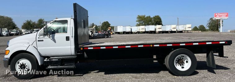 image for item LV9117 2007 Ford F650  flatbed truck