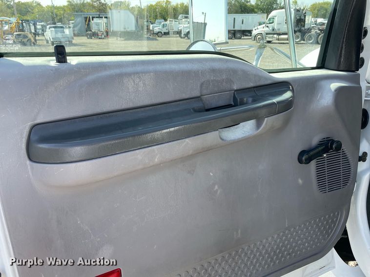 image for item LV9117 2007 Ford F650  flatbed truck