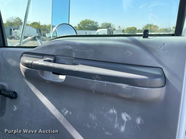 image for item LV9117 2007 Ford F650  flatbed truck