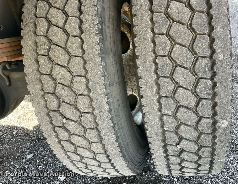 image for item LV9117 2007 Ford F650  flatbed truck