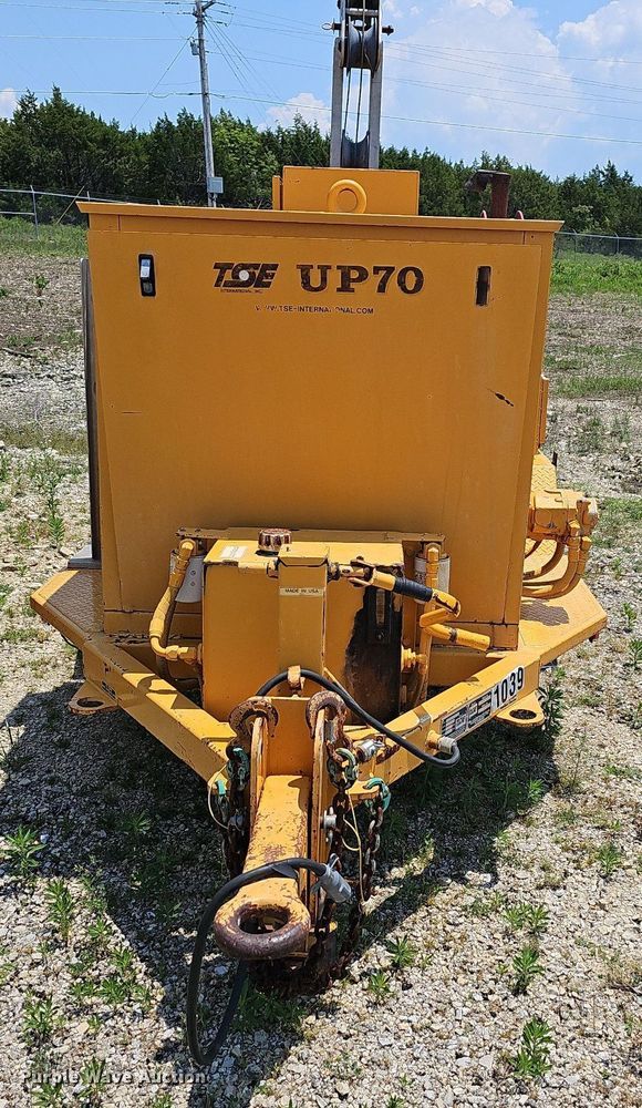 image for item LW9665 2001 TSE International UP70B  cable puller