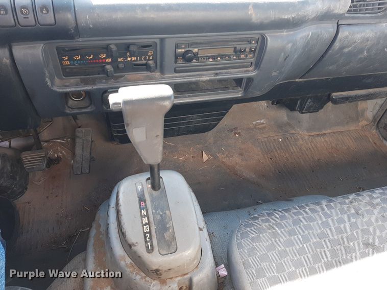 image for item LX9794 2006 Isuzu NPR  box truck