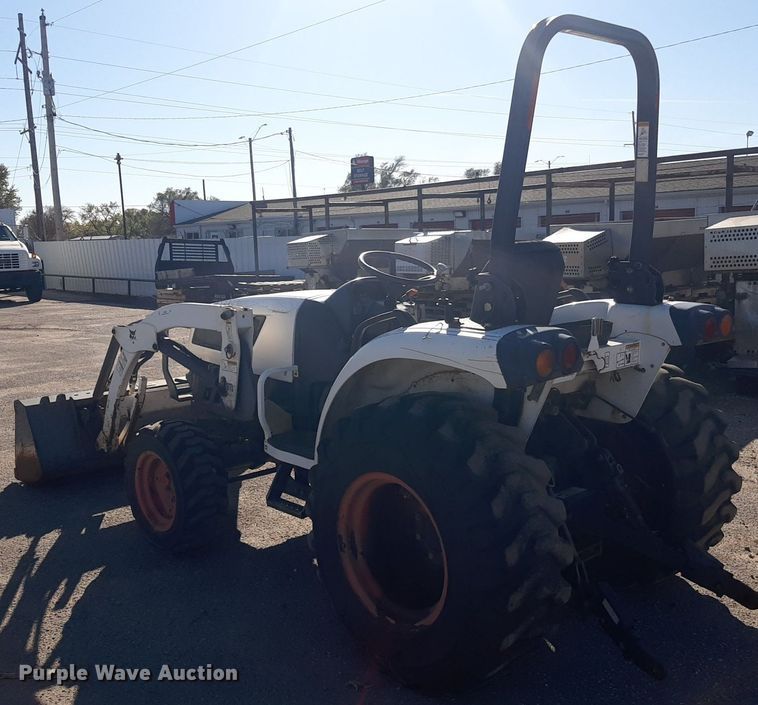image for item LX9805 2008 Bobcat CT335  MFWD tractor