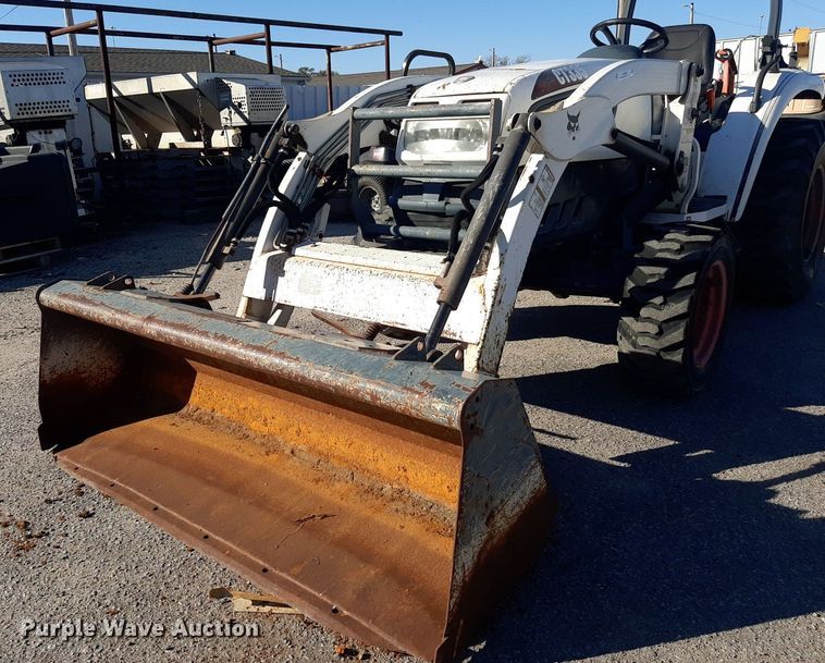 image for item LX9805 2008 Bobcat CT335  MFWD tractor