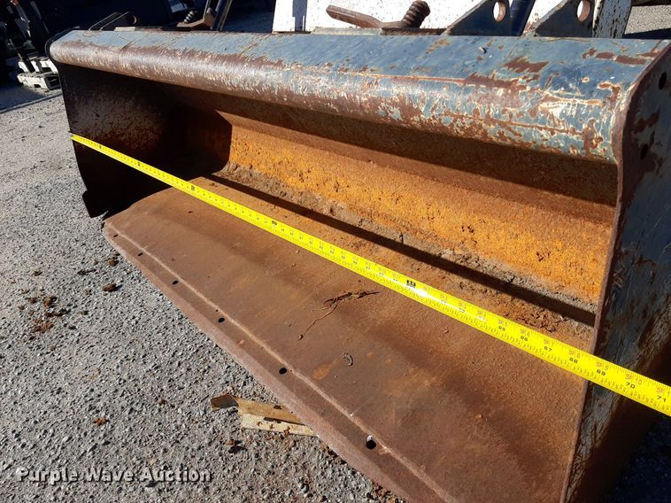 image for item LX9805 2008 Bobcat CT335  MFWD tractor