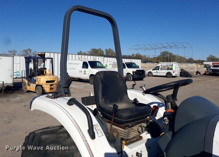 image for item LX9805 2008 Bobcat CT335  MFWD tractor