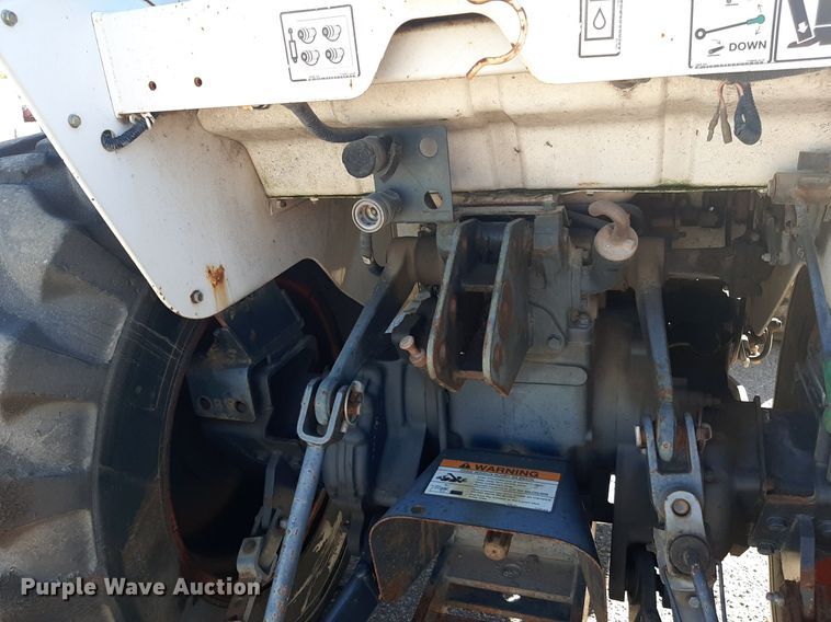 image for item LX9805 2008 Bobcat CT335  MFWD tractor