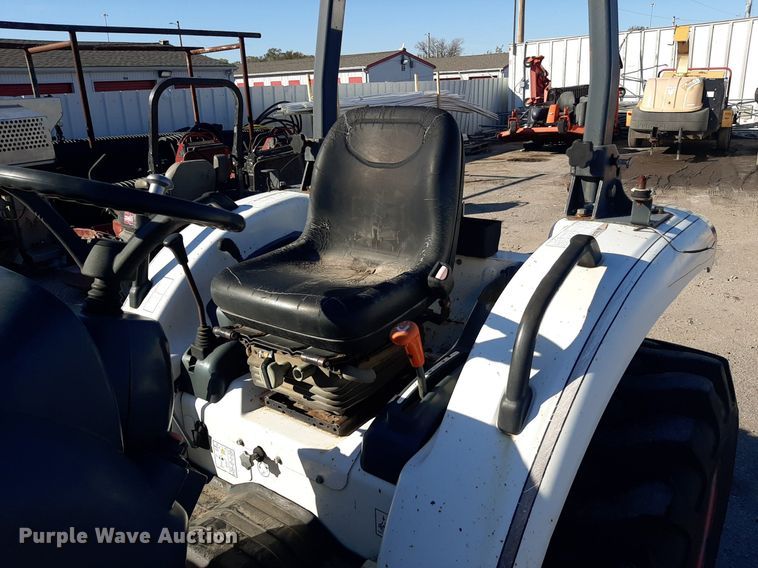 image for item LX9805 2008 Bobcat CT335  MFWD tractor