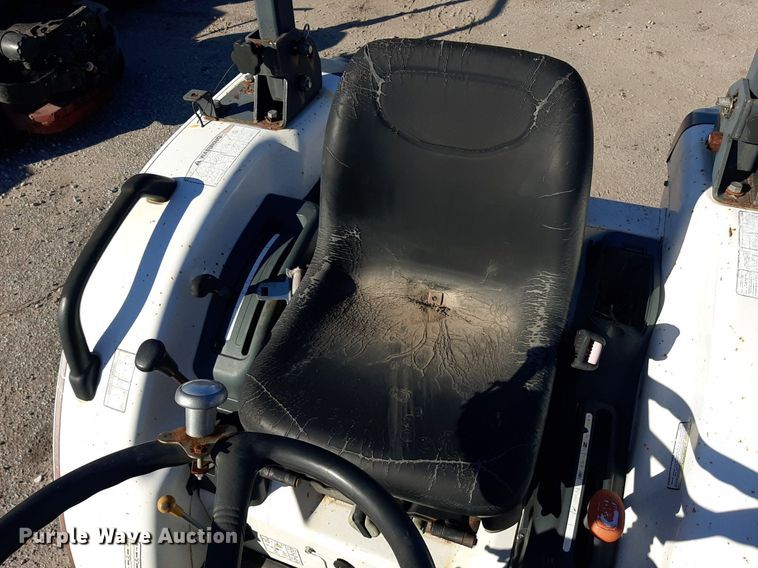 image for item LX9805 2008 Bobcat CT335  MFWD tractor