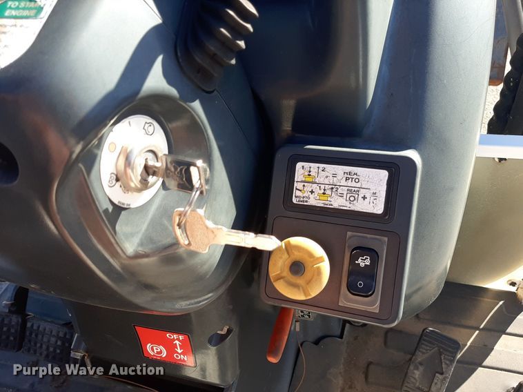 image for item LX9805 2008 Bobcat CT335  MFWD tractor