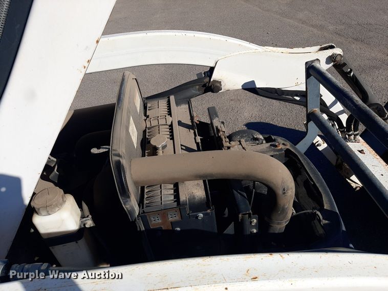 image for item LX9805 2008 Bobcat CT335  MFWD tractor