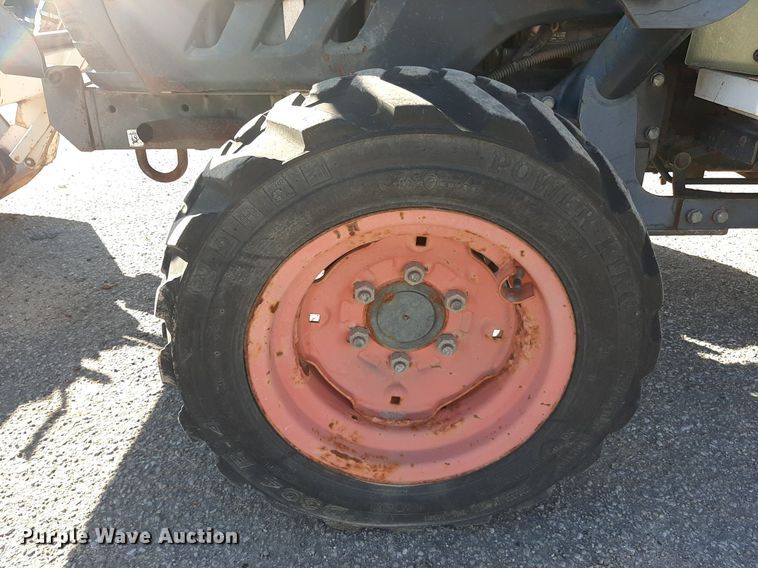 image for item LX9805 2008 Bobcat CT335  MFWD tractor