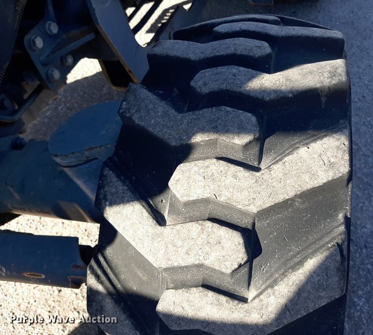 image for item LX9805 2008 Bobcat CT335  MFWD tractor