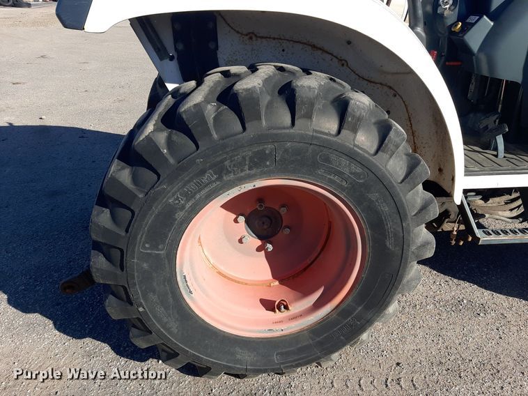 image for item LX9805 2008 Bobcat CT335  MFWD tractor