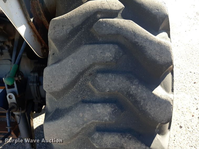 image for item LX9805 2008 Bobcat CT335  MFWD tractor