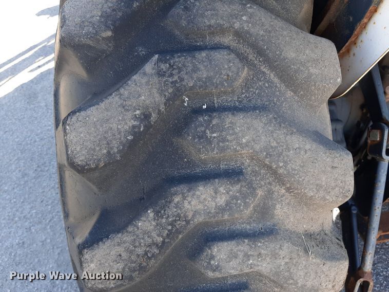 image for item LX9805 2008 Bobcat CT335  MFWD tractor