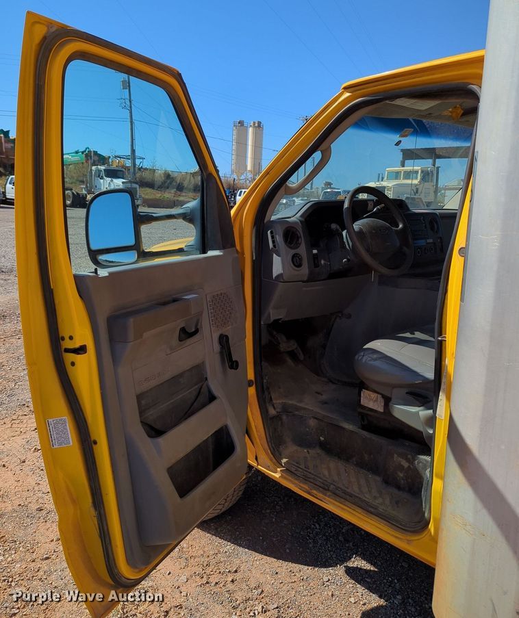 image for item LY9441 2012 Ford E350 Super Duty  box truck