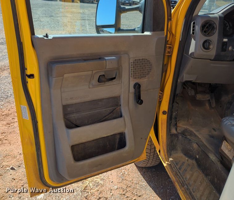 image for item LY9441 2012 Ford E350 Super Duty  box truck