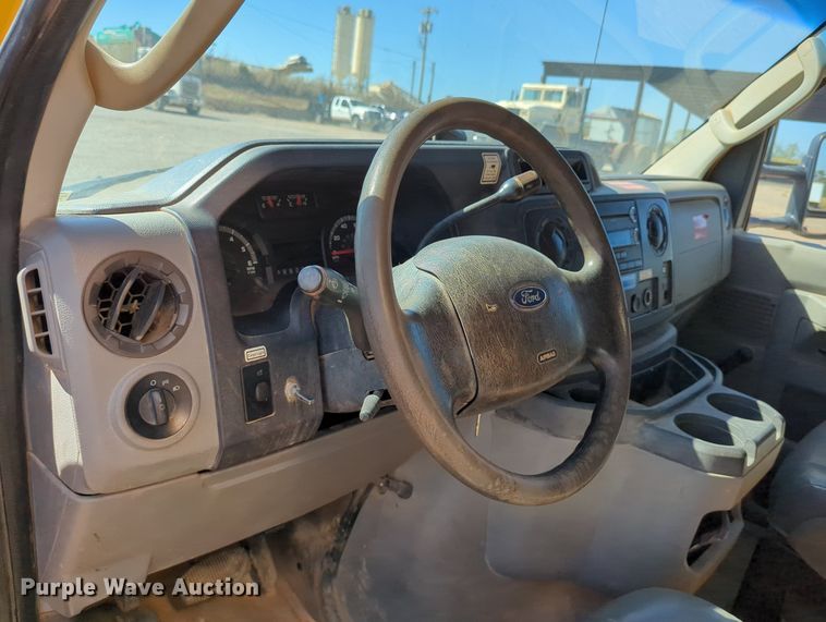 image for item LY9441 2012 Ford E350 Super Duty  box truck