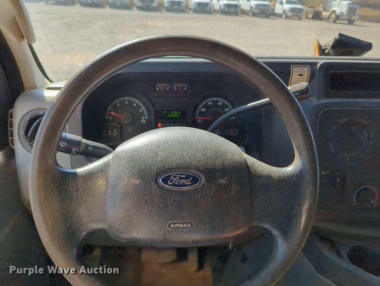 image for item LY9441 2012 Ford E350 Super Duty  box truck