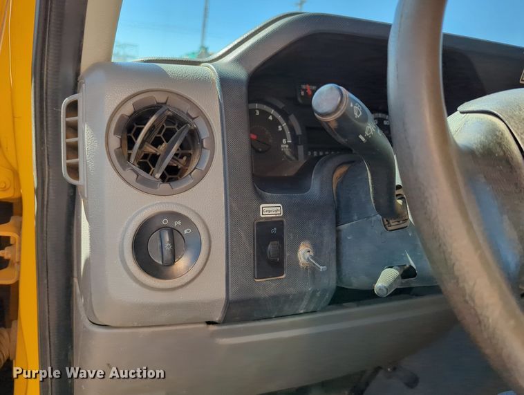 image for item LY9441 2012 Ford E350 Super Duty  box truck