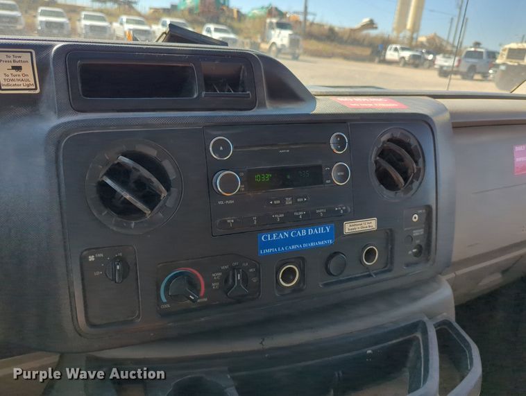 image for item LY9441 2012 Ford E350 Super Duty  box truck