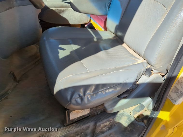 image for item LY9441 2012 Ford E350 Super Duty  box truck