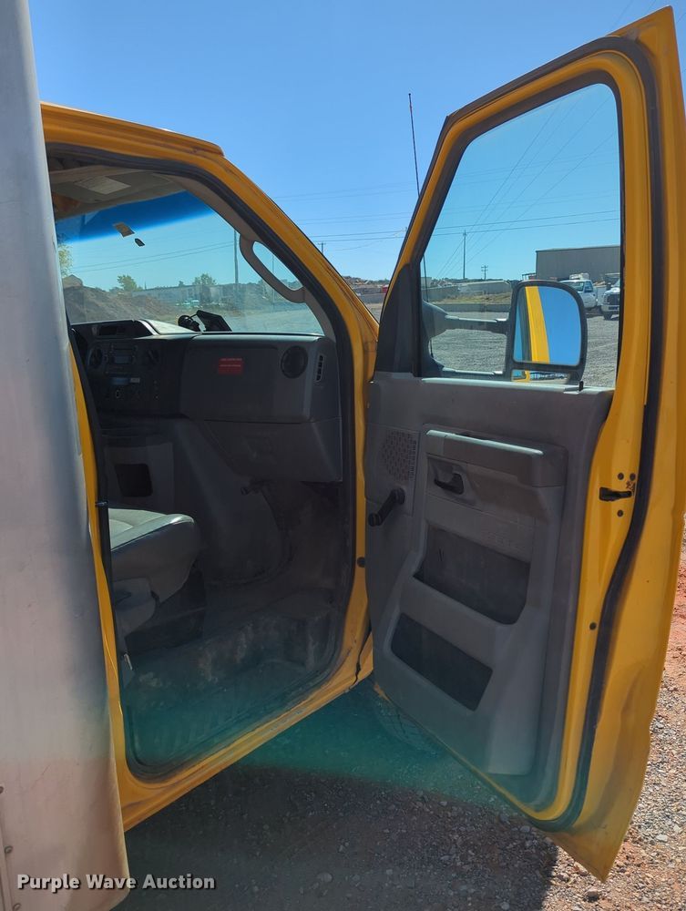 image for item LY9441 2012 Ford E350 Super Duty  box truck