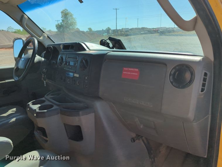 image for item LY9441 2012 Ford E350 Super Duty  box truck