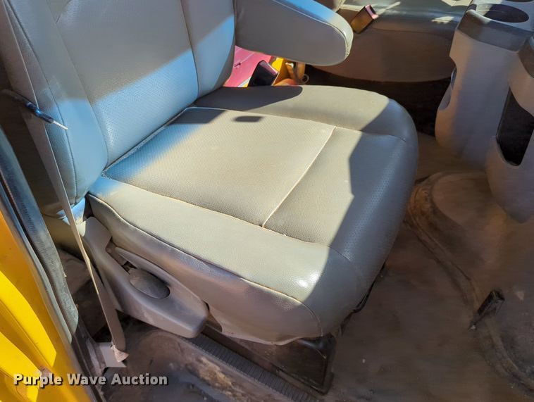 image for item LY9441 2012 Ford E350 Super Duty  box truck