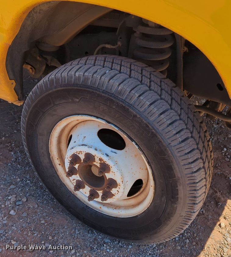 image for item LY9441 2012 Ford E350 Super Duty  box truck