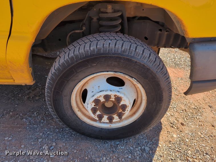 image for item LY9441 2012 Ford E350 Super Duty  box truck