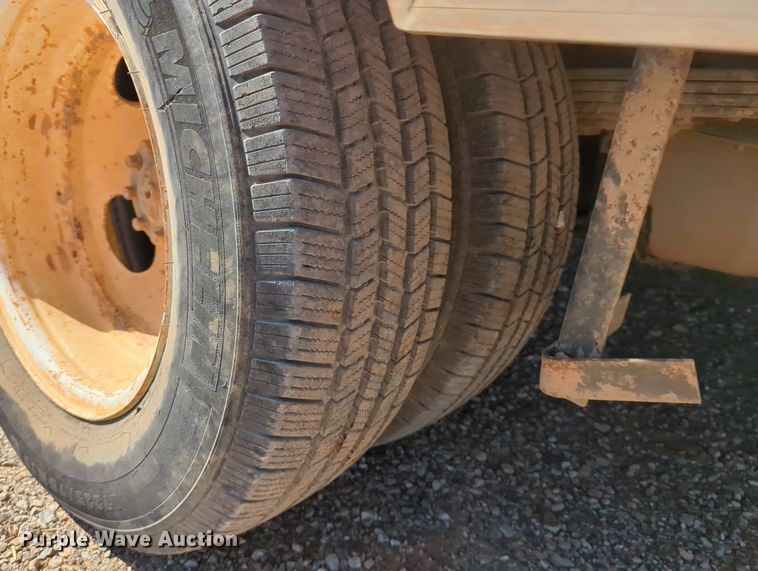 image for item LY9441 2012 Ford E350 Super Duty  box truck