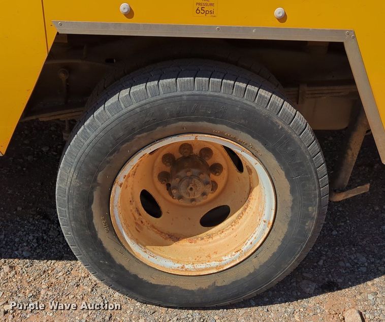 image for item LY9441 2012 Ford E350 Super Duty  box truck