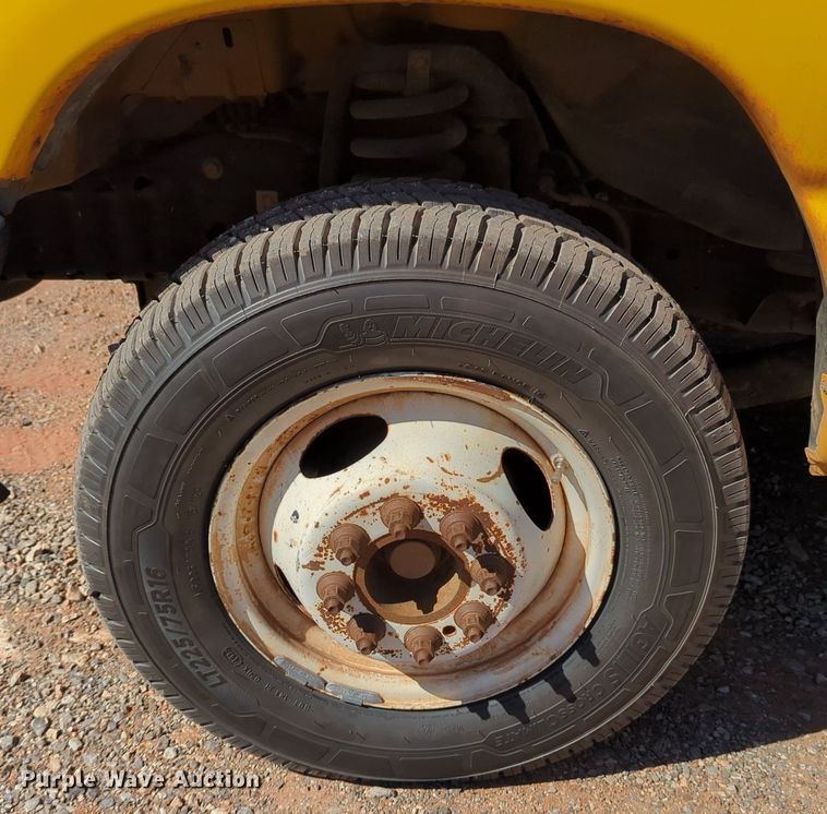 image for item LY9441 2012 Ford E350 Super Duty  box truck