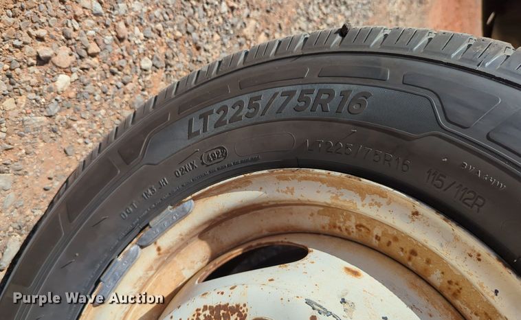 image for item LY9441 2012 Ford E350 Super Duty  box truck