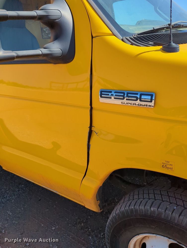 image for item LY9441 2012 Ford E350 Super Duty  box truck
