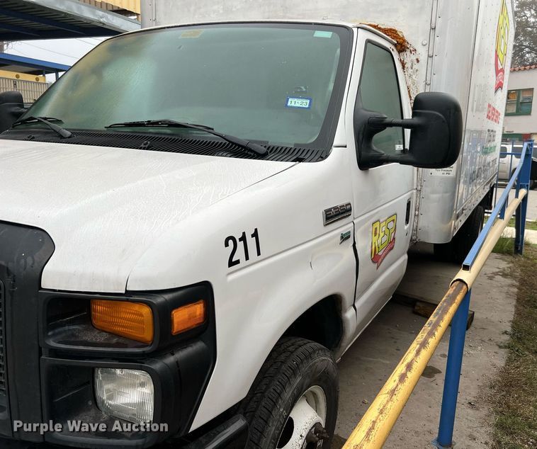 image for item MH9943 2016 Ford E350 Super Duty  box van