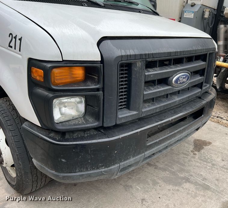 image for item MH9943 2016 Ford E350 Super Duty  box van