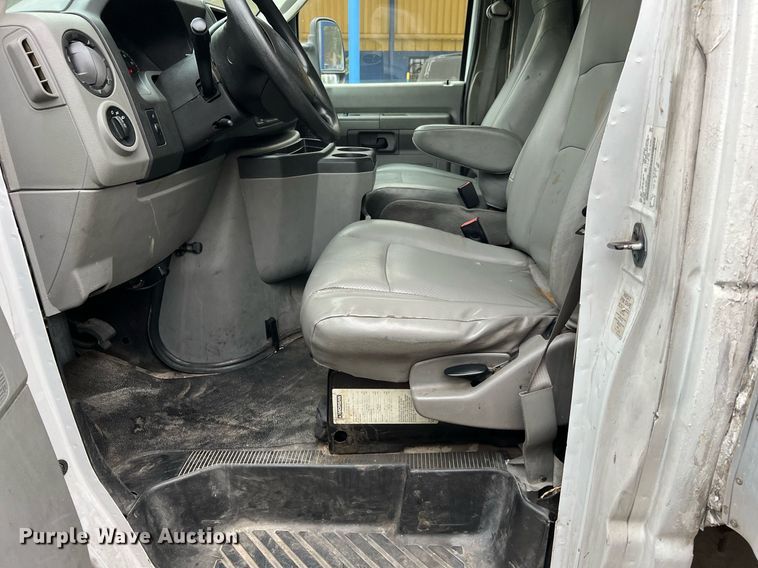 image for item MH9943 2016 Ford E350 Super Duty  box van