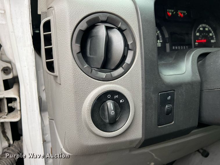 image for item MH9943 2016 Ford E350 Super Duty  box van