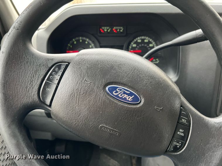 image for item MH9943 2016 Ford E350 Super Duty  box van