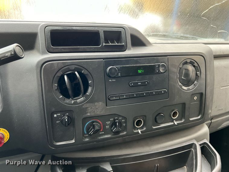 image for item MH9943 2016 Ford E350 Super Duty  box van