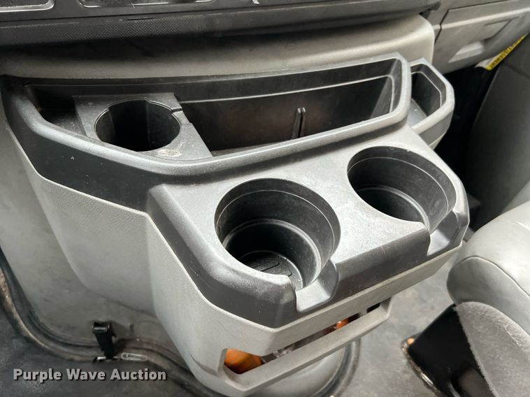 image for item MH9943 2016 Ford E350 Super Duty  box van