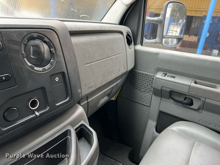 image for item MH9943 2016 Ford E350 Super Duty  box van